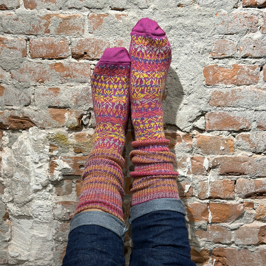 Wollen kniekousen van 100% wol – warm, kleurrijk en eerlijk gemaakt