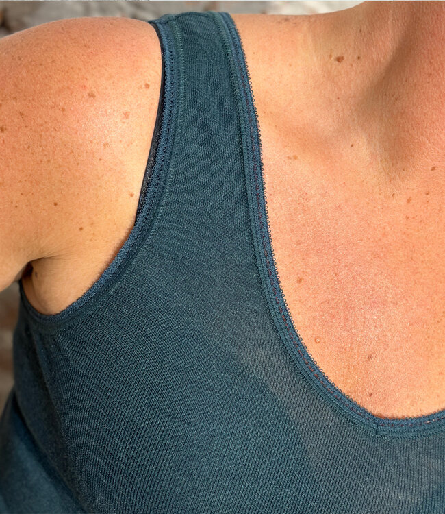 LIVING CRAFTS wol zijde hemd met v-hals SEA biologische wol