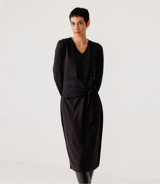 SKFK jurk LUAR BLACK met strik van biologisch katoen