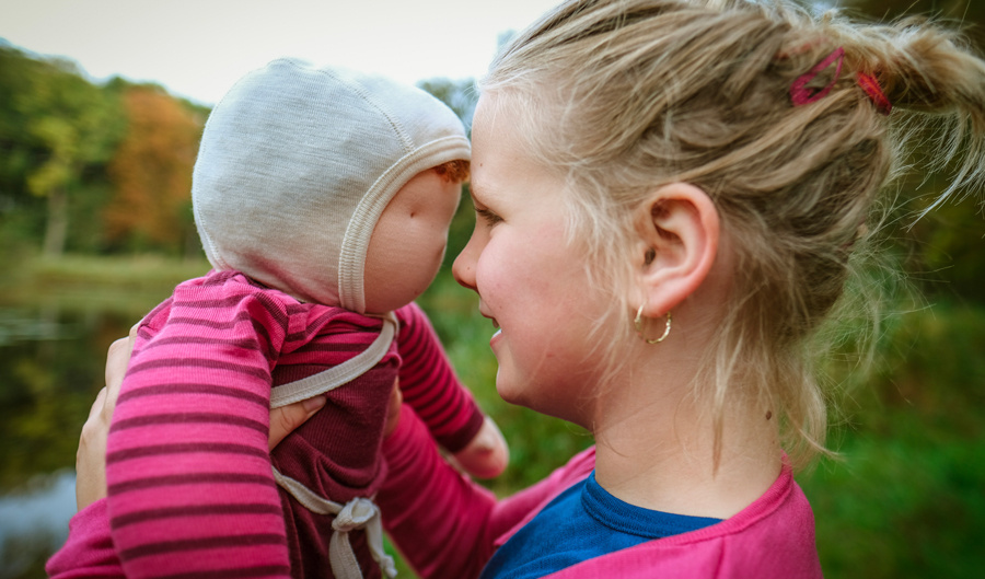 Warme accessoires van wol en zijde voor baby’s en kinderen – zacht, beschermend en natuurlijk