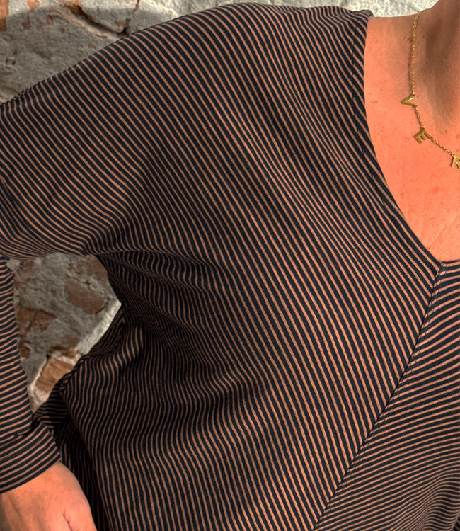 LANIUS gestreept v-hals shirt KATO CINNAMON BLACK
