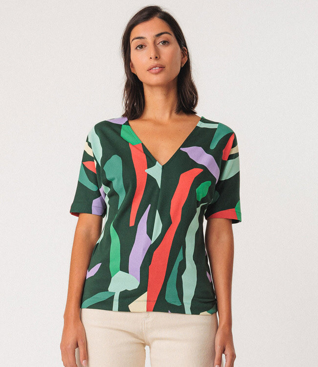 SKFK v-hals shirt ALODE met print van biologisch katoen