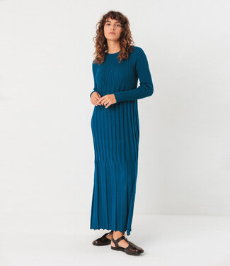 SKFK SKFK gebreide maxi jurk BEDIA OXFORD BLUE biologisch katoen