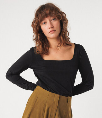 SKFK SKFK effen shirt ZUNNY BLACK met vierkante hals biokatoen