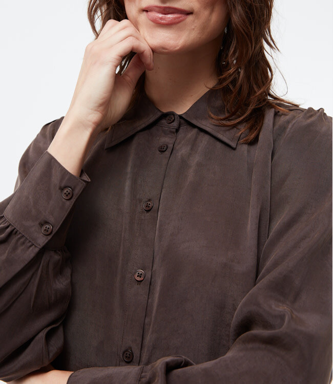 GIVN effen blouse KASSIA BROWN van ecovero