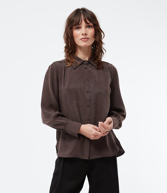 GIVN effen blouse KASSIA BROWN van ecovero