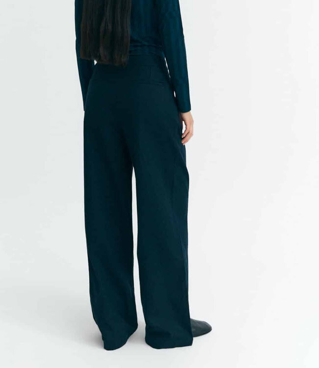THINKING MU wijde pantalon met plooien PAT NAVY