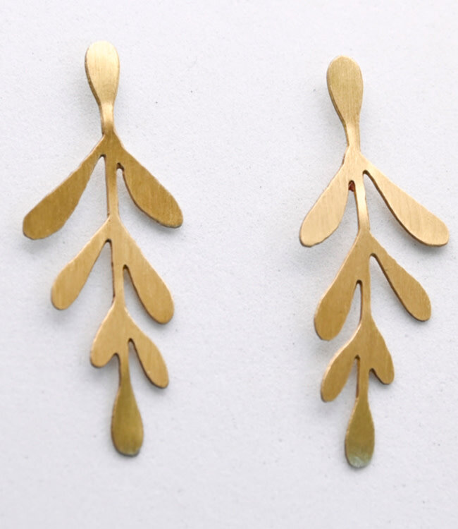 ANUKOO fairtrade Oorbellen oorstekers LEAVES messing