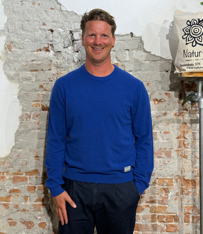 THINKING MU trui LUCIEN INDIGO van 100% wol