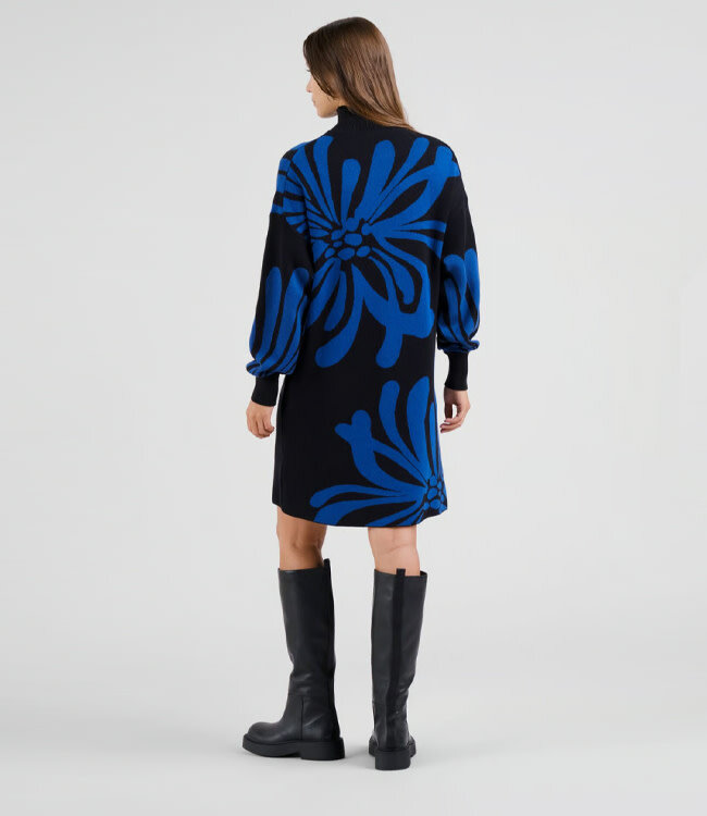 DEDICATED gebreide jurk FLOWERS BLUE van biologisch katoen