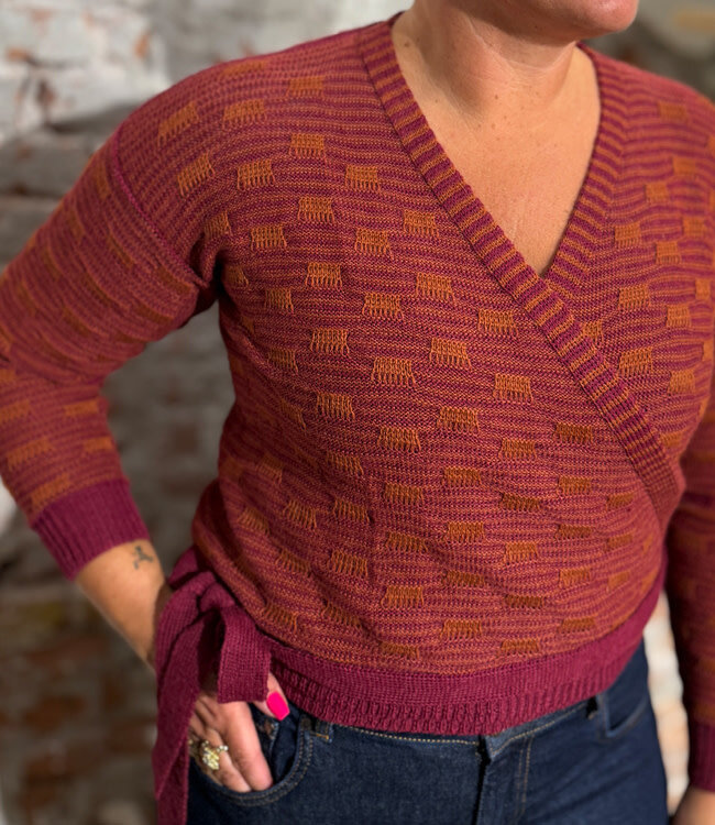 ANUKOO wollen overslag vest JAQUARD FRAMBOOS 100% alpaca