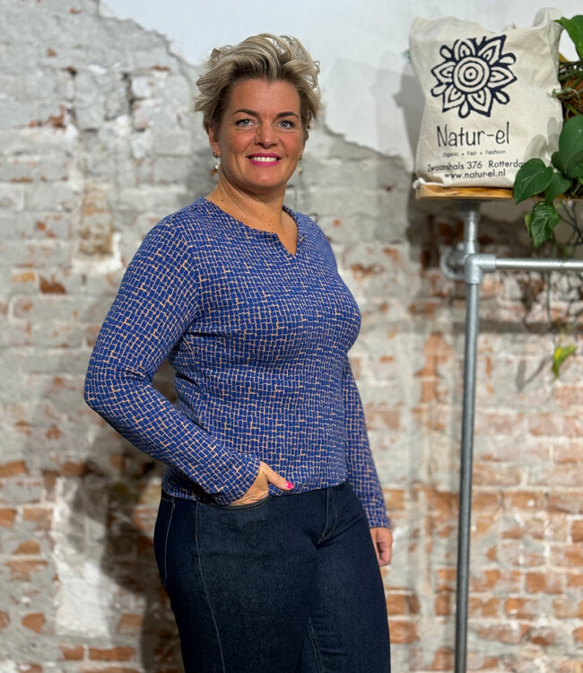 TRANQUILLO v-hals trui ZARA BLUE met print biologisch katoen