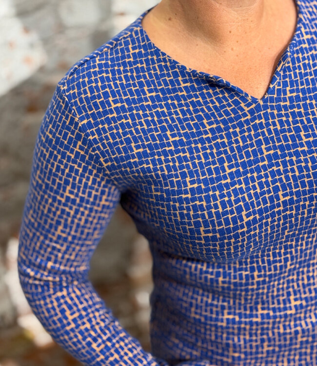 TRANQUILLO v-hals trui ZARA BLUE met print biologisch katoen