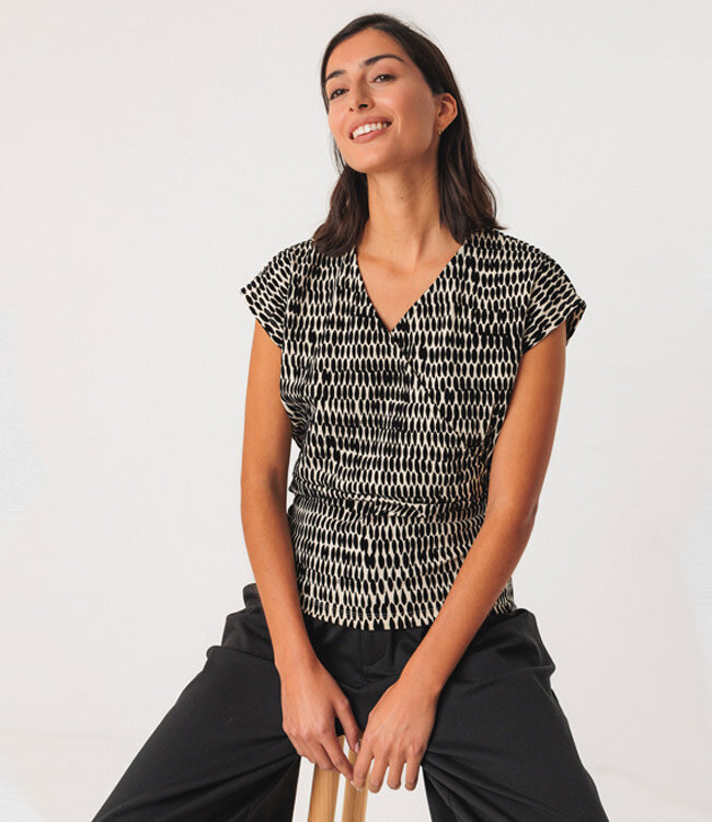 SKFK v-hals shirt MAIA DROPS met overslag biologisch katoen