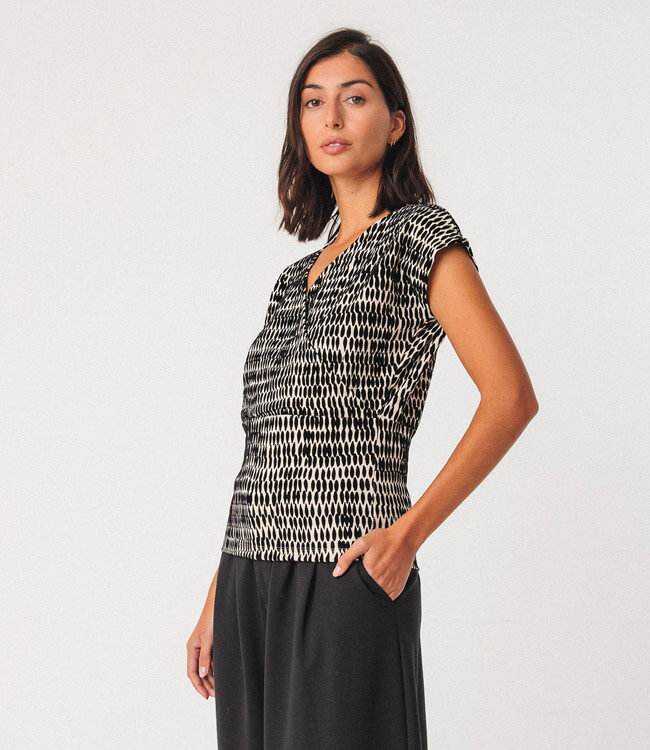 SKFK v-hals shirt MAIA DROPS met overslag biologisch katoen