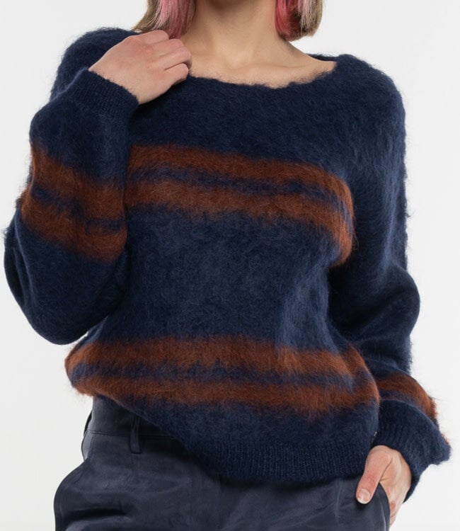 ALMA & LOVIS fluffy wollen alpaka trui NAVY STRIPES