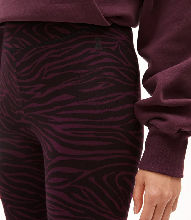 ARMEDANGELS legging FARIBAA ZEBRA BERRY biologisch katoen