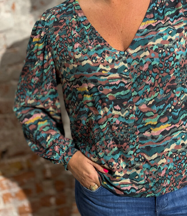 WiDDA v-hals blouse LYDA GRAFIC van ecovero