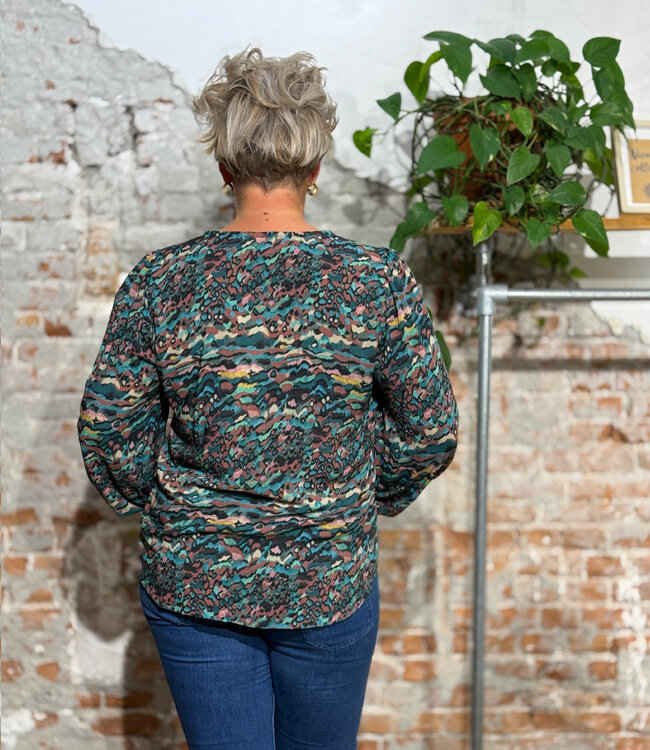 WiDDA v-hals blouse LYDA GRAFIC van ecovero