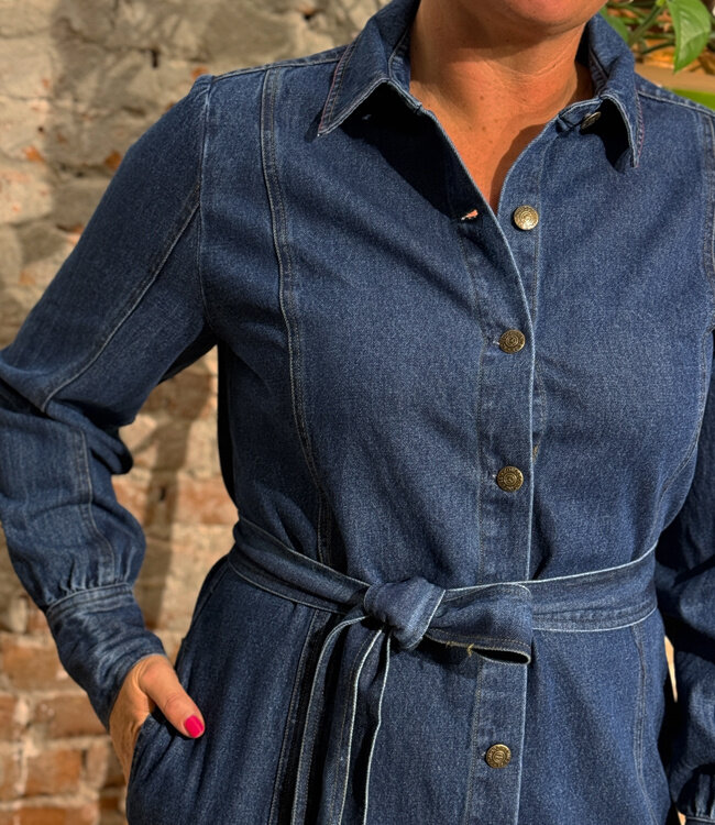 KOMODO denim jurk HARITI met ceintuur en knopen