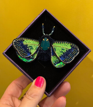 FAIRTRADE broche NACHTVLINDER met pailetten en kralen