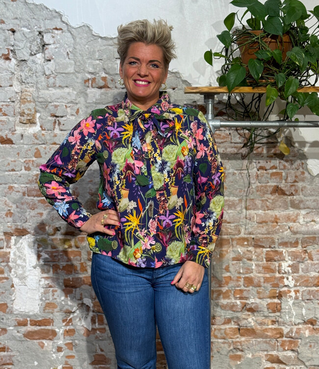 HIMALAYA blouse met strik PARADISE NAVY met print ecovero