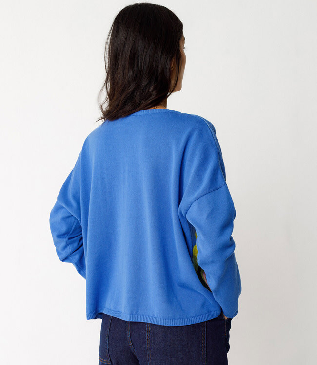 SKFK gebreide trui AIARE CROCUS BLUE van biologisch katoen