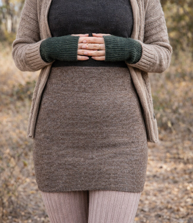 DE COLORES nierwarmer alpaca BRUIN 27 ZWART REVERSIBLE