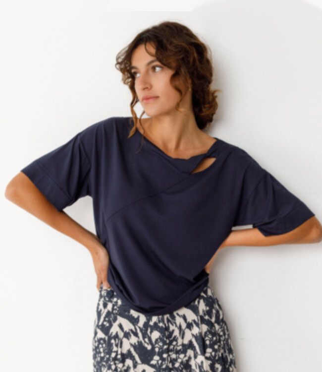 SKFK shirt met cut out AMARA NAVY van modal