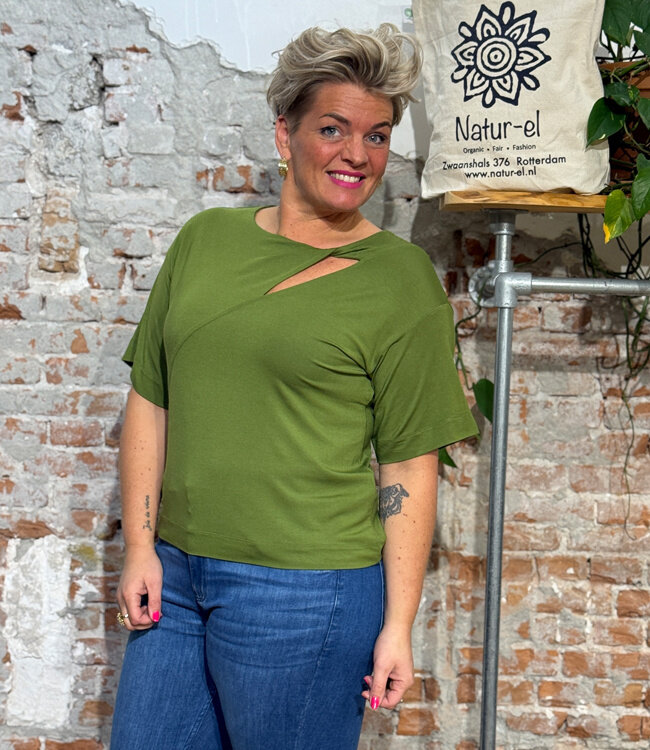 SKFK shirt met cut out AMARA GREEN van modal