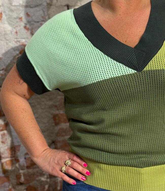 SKFK gebreide v-hals trui GAXE GREEN van biologisch katoen