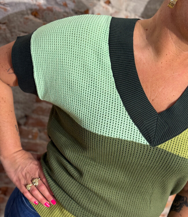 SKFK gebreide v-hals trui GAXE GREEN van biologisch katoen