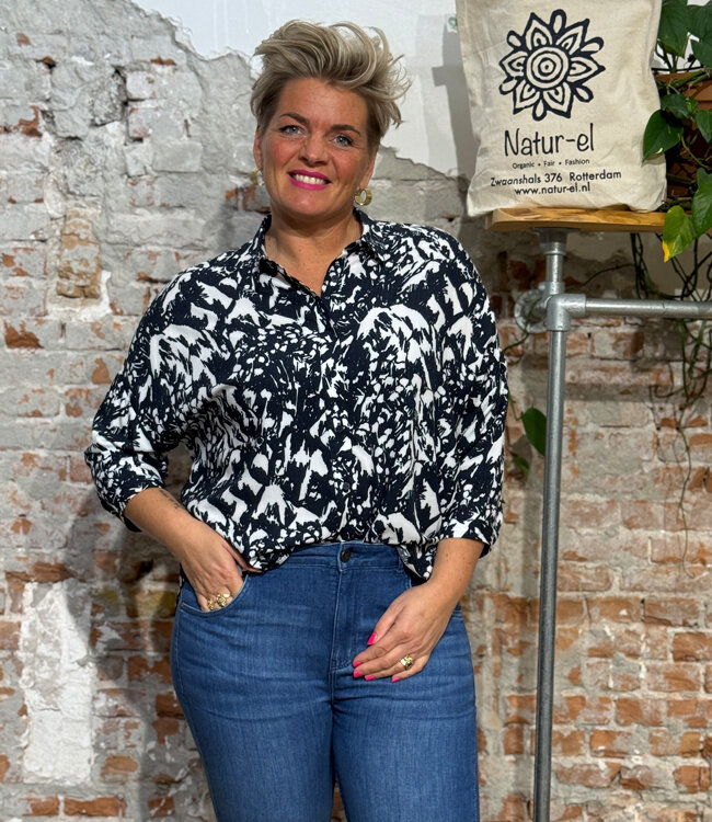 SKFK wijde blouse  met print TINA CAMO van ecovero