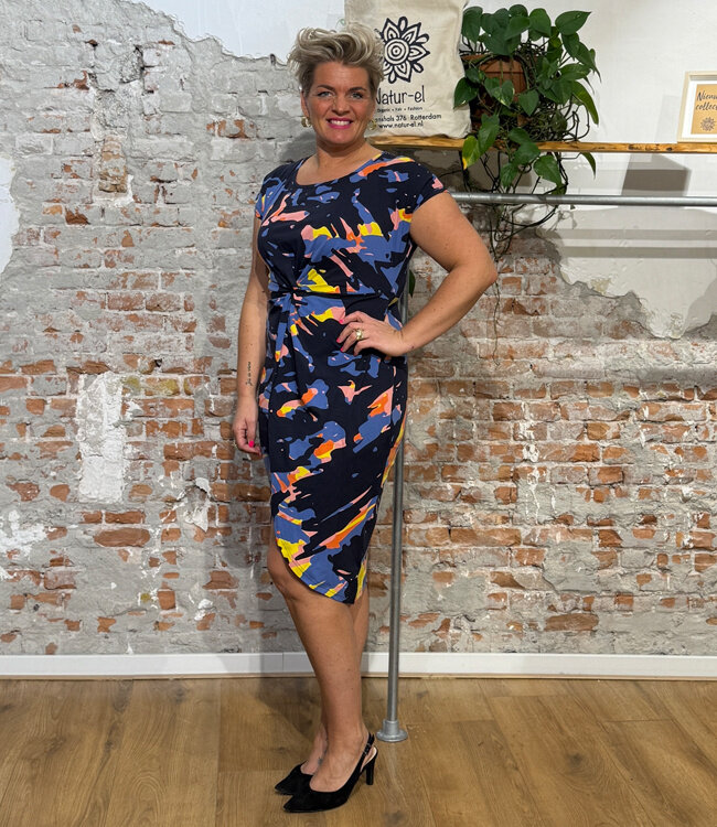 SKFK jurk met knoop detail AMADE CAMO van biologisch katoen