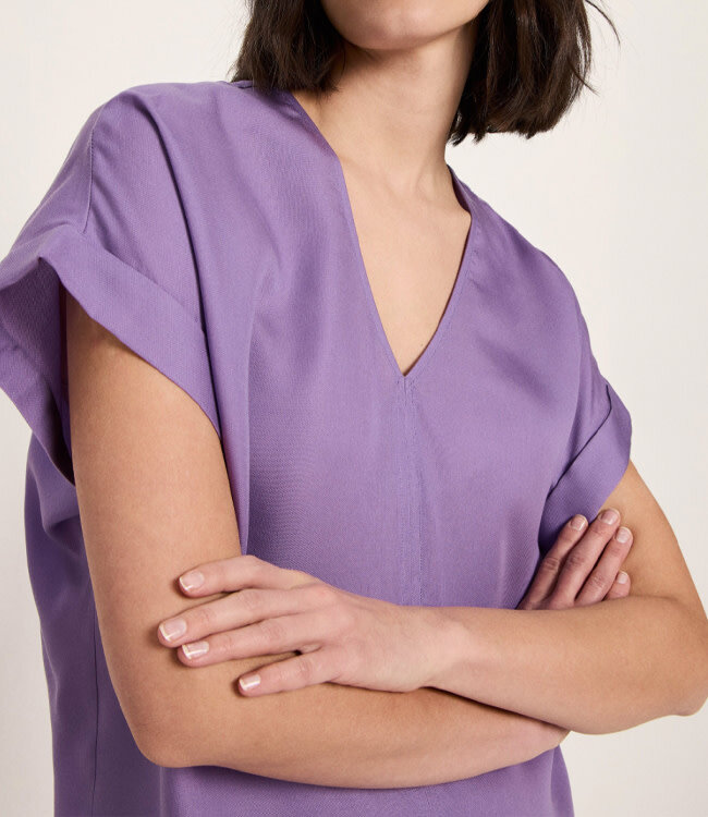 LANIUS effen v-hals blouse NORE PURPLE van tencel