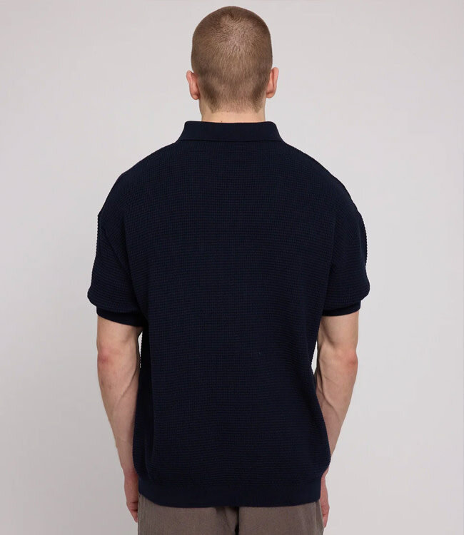 MAZINE gebreide polo shirt INDIGO van biologisch katoen