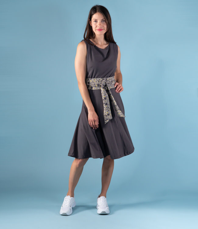 ANUKOO jurk biologisch katoen met boothals TESS GRAPHIT