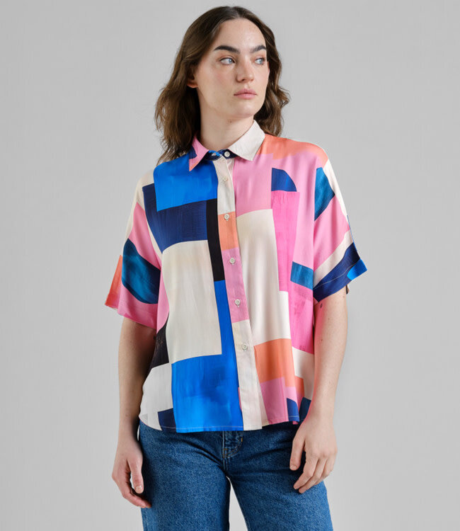 DEDICATED wijde blouse ALSVIK BLOCKS met print tencel