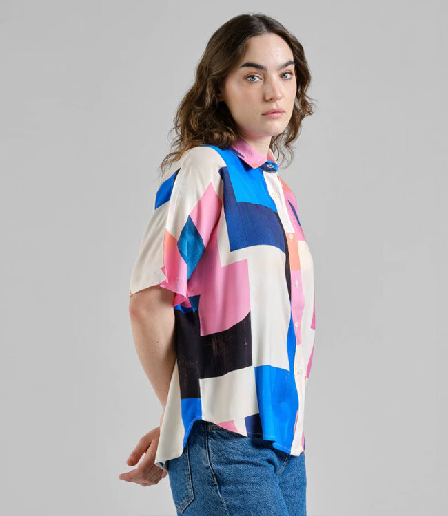 DEDICATED wijde blouse ALSVIK BLOCKS met print tencel