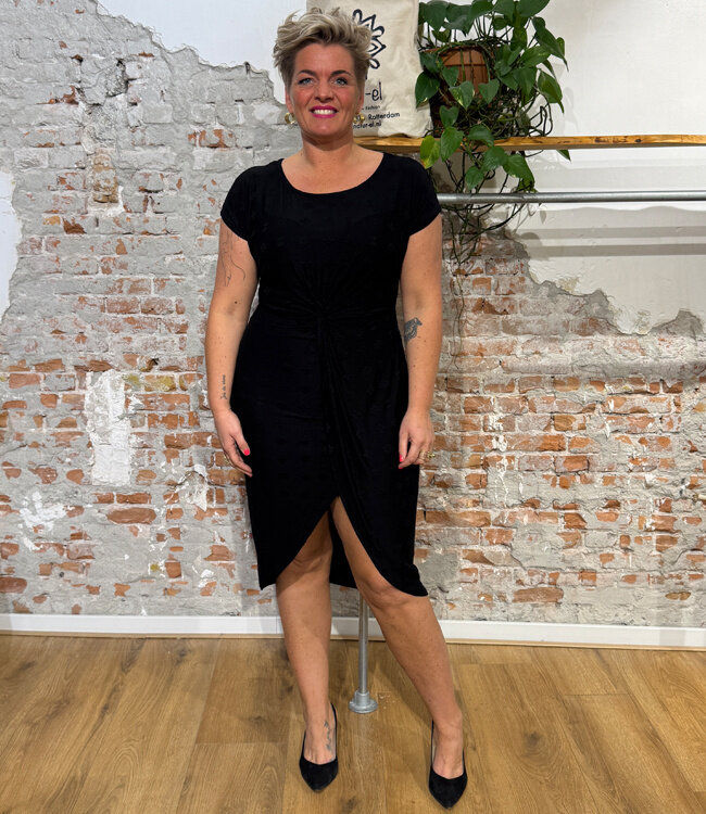 SKFK jurk met knoop detail AMADE BLACK van ecovero