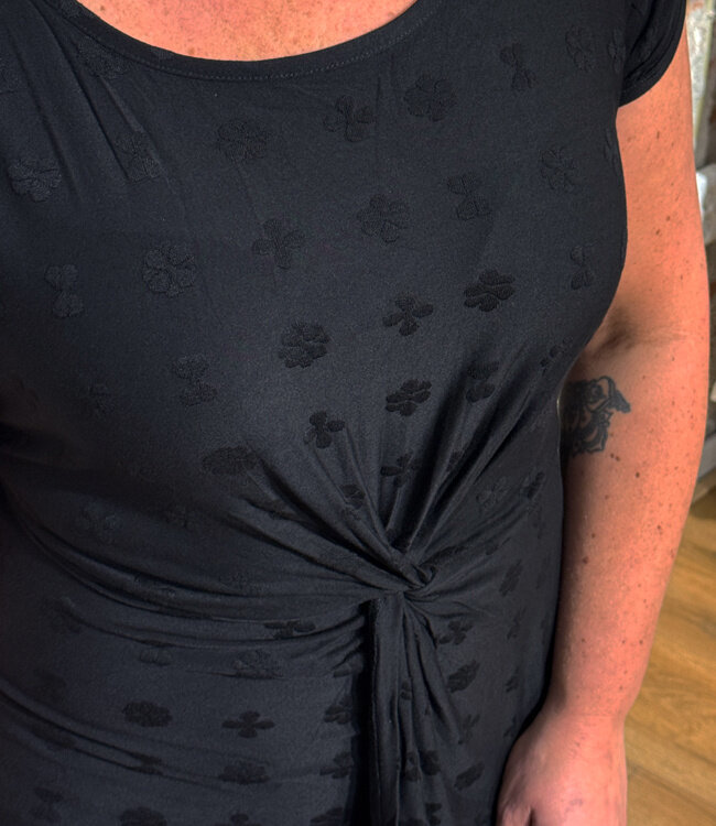 SKFK jurk met knoop detail AMADE BLACK van ecovero