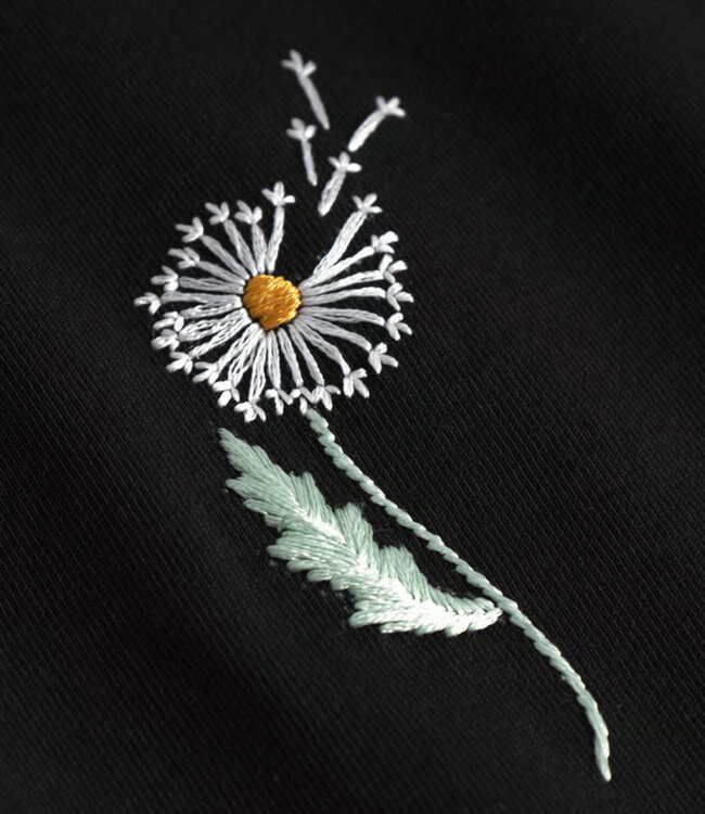 DEDICATED geborduurd shirt VISBY PAARDENBLOEM biologisch katoen