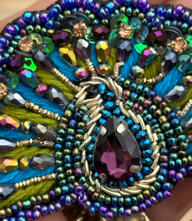 FAIRTRADE broche PAUW met pailetten en kralen