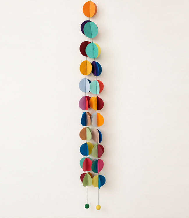 FAIRTRADE papieren slinger LOKTA DOTS eco papier met vilten balletjes