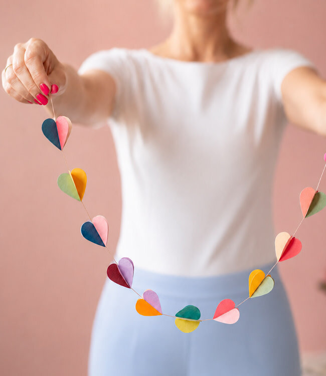 FAIRTRADE papieren slinger LOKTA HEARTS eco papier met vilten balletjes