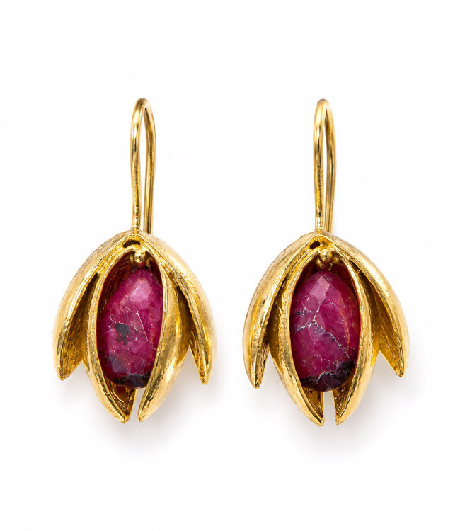 FAIRTRADE Oorbellen met halfedelsteen SNEEUWVLOK FUCHSIA verguld