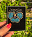 FAIRTRADE broche VIOOLTJE BLAUW met pailetten en kralen