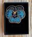 FAIRTRADE broche VIOOLTJE BLAUW met pailetten en kralen