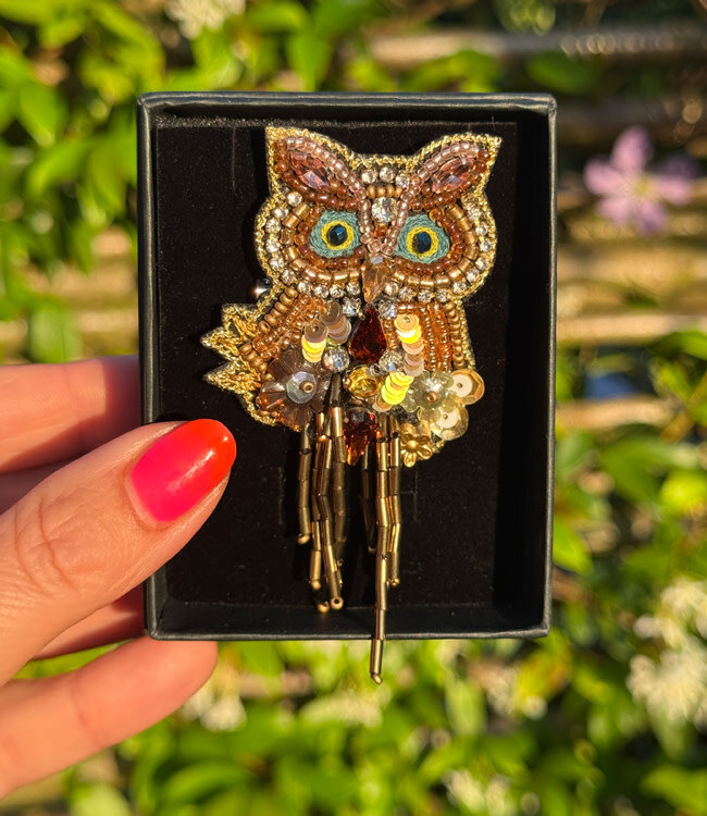 FAIRTRADE broche UIL met pailetten en kralen