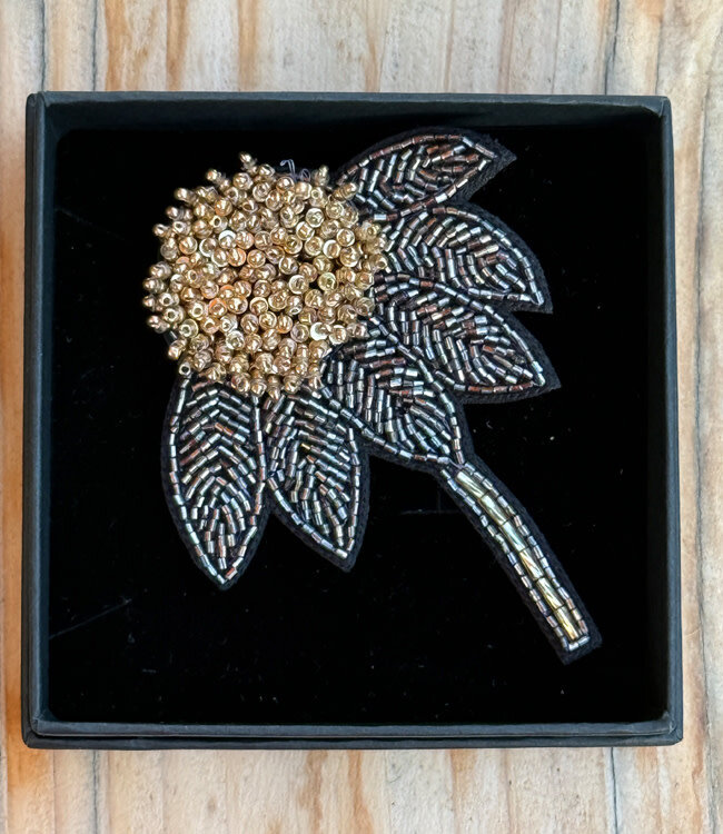FAIRTRADE broche ZONNEHOED met pailetten en kralen